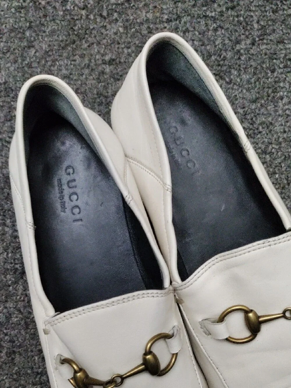 Gucci White Leather Horsebit Slip-On Loafers